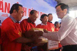 Nguyên Chủ tịch nước Trương Tấn Sang vận động hỗ trợ ngư dân