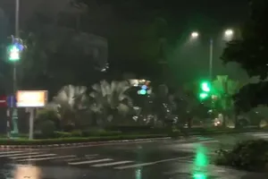 Bão số 5 gây mất điện hàng loạt khu vực ở Phú Yên 