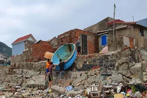 Cuộc sơ tán dân tránh bão số 6 lớn nhất ở Phú Yên 