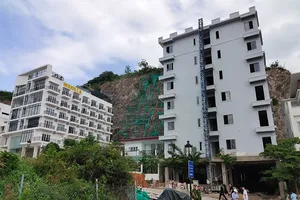 Lập chốt chặn vẫn không ngăn được xây dựng trái phép