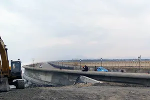 Sạt lở tuyến kè biển uy hiếp sân bay Tuy Hòa