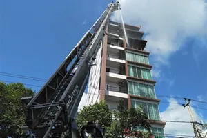 Cháy khách sạn ở Nha Trang, nhiều người tháo chạy 