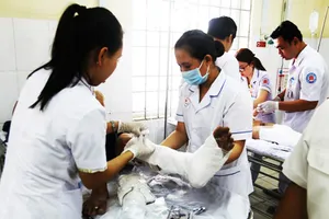 Canô phát nổ, 4 người bị thương nặng