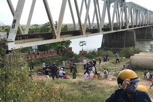 Trượt chân xuống sông Đà Rằng tử vong