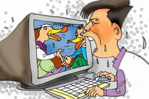 Phạt 5 người đăng thông tin sai về COVID-19 trên Facebook