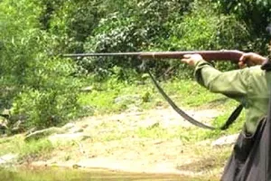 Một người trúng đạn tử vong trong lúc đi săn