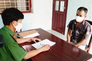 Khởi tố chủ quán cà phê vác mã tấu đánh đoàn phòng, chống dịch