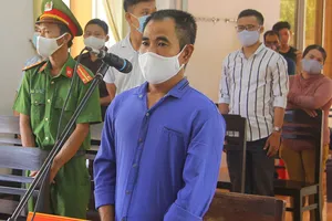 Chủ quán cà phê đánh đoàn chống dịch bị 18 tháng tù