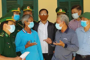 Ngư dân Bình Định cứu một người Philippines trôi dạt trên biển