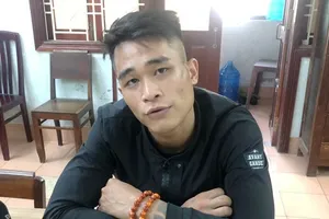 Bắt nghi phạm dùng súng gas bắn phụ xe vì tranh giành khách