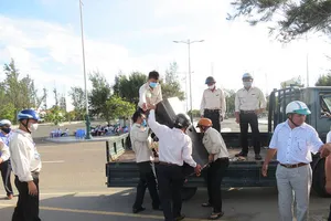 Phú Yên: Thu hàng chục loa kẹo kéo 'tra tấn' dân ở bãi biển