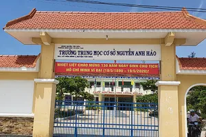 Cảnh cáo hiệu trưởng nhờ giáo viên thi hộ để lấy bằng đại học