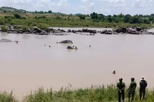 2 người chết đuối do lật xuồng khi đi bắt cá