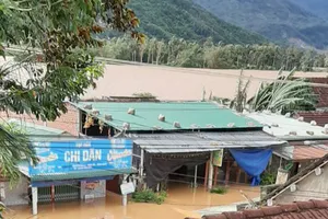 Lũ bất ngờ, hàng ngàn căn nhà ở Bình Định bị ngập
