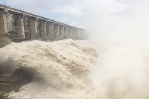 Thủy điện xả lũ lớn, Phú Yên phát cảnh báo ngập sâu vùng hạ du