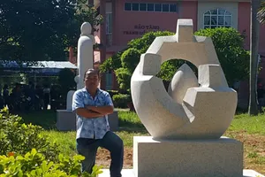 Ông Nguyễn Thành Vinh lại sao chép, đổi tên tác phẩm điêu khắc