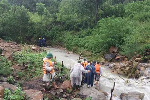Lũ cuốn chết 3 cha con ở Khánh Hòa