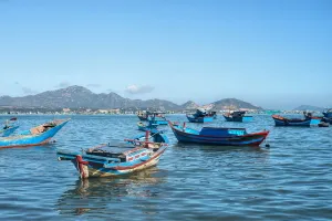 Tàu cá va đá ngầm, 2 người chết, mất tích