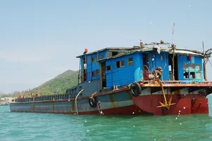 Phát hiện tàu chở hàng trôi dạt trên biển Bình Định