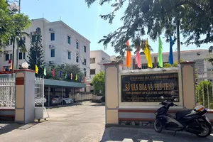 Giám đốc Sở bị người xăm trổ đến nhà dọa phải 'làm nhẹ nhẹ'