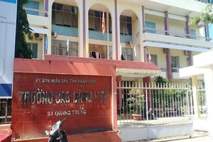 Cảnh cáo cựu hiệu trưởng trường cao đẳng lạm thu gần 20 tỉ 