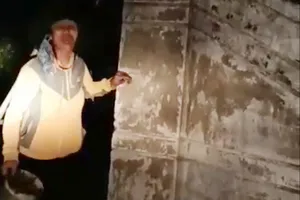 Khởi tố vụ án đổ phân lên người bé 2 tuổi để đòi nợ