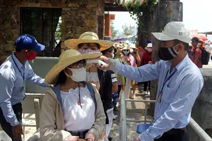 Phú Yên dừng hoạt động nhiều dịch vụ, cấm tập trung đông người