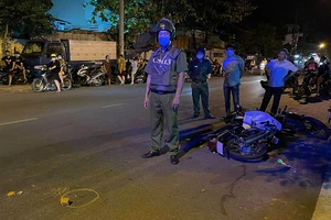 Học sinh mâu thuẫn, phụ huynh nhờ côn đồ đi giải quyết 