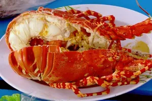 Bị phạt vì bán 3,5 triệu đồng/kg tôm hùm