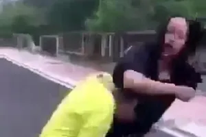 Nữ sinh lớp 7 ở Phú Yên bị 5 bạn học hành hung tung clip