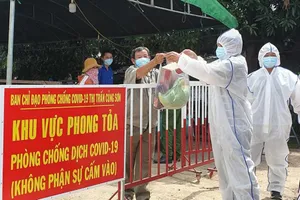 Tặng 112.000 khẩu trang, 500 bộ đồ bảo hộ cho tuyến đầu chống dịch Phú Yên 