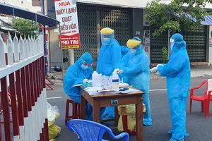 Mẹ mắc COVID-19, con gái khai gian để được ở nhà rồi bị dương tính