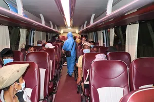 Đưa 47 người Hrê làm thuê từ Khánh Hòa về Quảng Ngãi tránh dịch