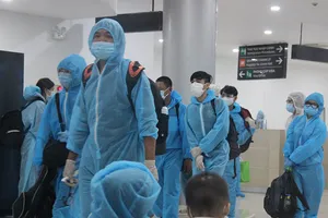 Chuyến bay đầu tiên đưa 196 người Bình Định từ TP.HCM về quê
