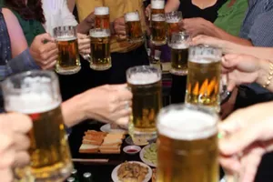 Phú Yên: Phạt 12 người 180 triệu vì tụ tập ăn nhậu giữa dịch