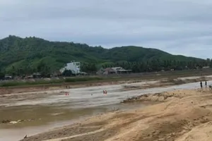 2 cha con chết đuối thương tâm khi đi thả lưới trên sông