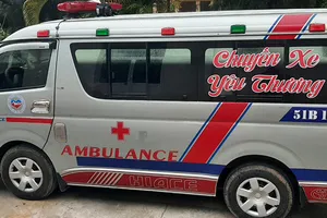 Thuê xe cứu thương chở người từ vùng dịch về làm lây lan COVID-19