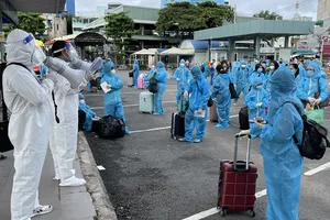 60 chuyến xe đưa học sinh, thai phụ từ TP.HCM về quê Bình Định 