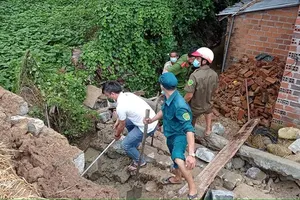 Sập tường rào chắn móng trụ sở hợp tác xã, 1 người bị đè chết