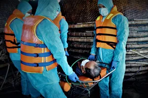 Tàu kiểm ngư cứu ngư dân bị nguy kịch ở Trường Sa