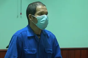 Bị vợ đuổi, người đàn ông đốt bình gas tự tử cùng 2 con 