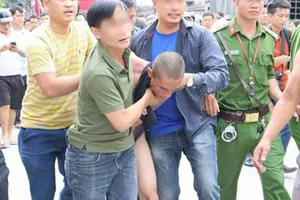 Thanh niên nghi ngáo đá truy sát 4 người trong cùng gia đình