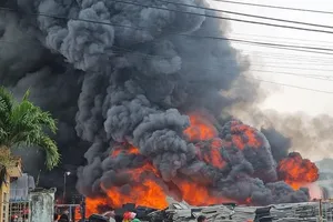 Cháy lớn tại cụm công nghiệp ở Bình Định