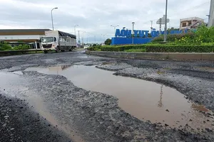 Đề nghị ban bố tình huống khẩn cấp để… sửa đường