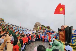 Lễ chào cờ đặc biệt đầu năm mới ở danh thắng Mũi Điện