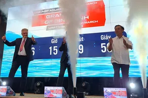 Lần đầu tiên tổ chức giải đua thuyền máy quốc tế tại Việt Nam