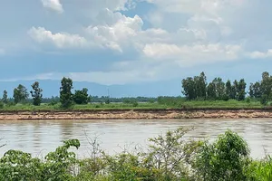 Ba thiếu niên chết đuối trên sông Ba 