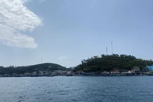 Thuê thợ lặn để khắc phục vỡ đường ống cấp nước sạch cho đảo Trí Nguyên trên vịnh Nha Trang