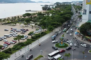 Nha Trang bố trí 6 bãi giữ ô tô tạm 