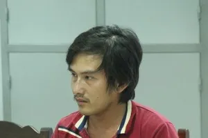 Mâu thuẫn trên bàn nhậu, rút dao đâm chết bạn thuyền